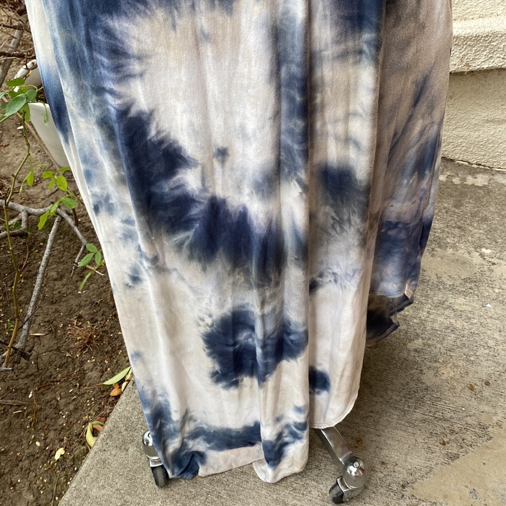 Final Touch gorgeous tie dye stretchy dress from luxury boutique in Laguna - Picture 5 of 14